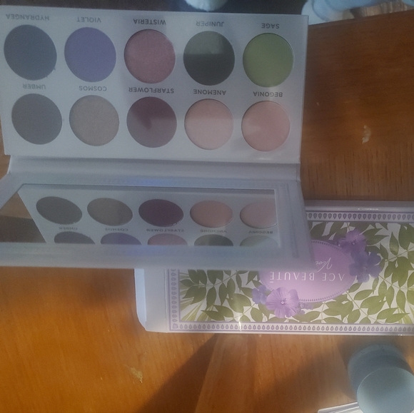 Makeup bundle - Picture 2 of 6